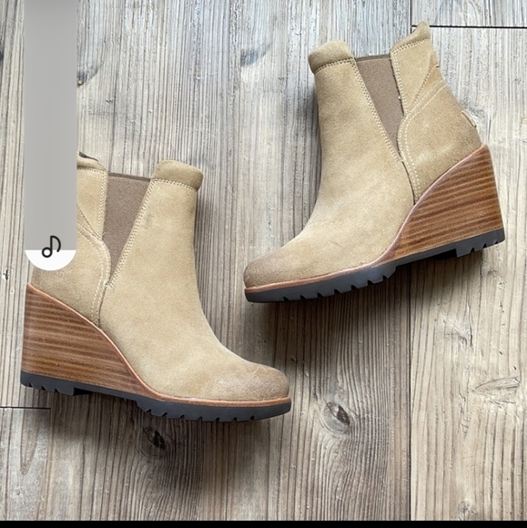 NWOT SOREL Booties - Picture 6 of 7